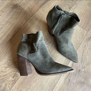 Vince Camuto Cava suede ankle boot laser cut perforated heeled boot size 8.5